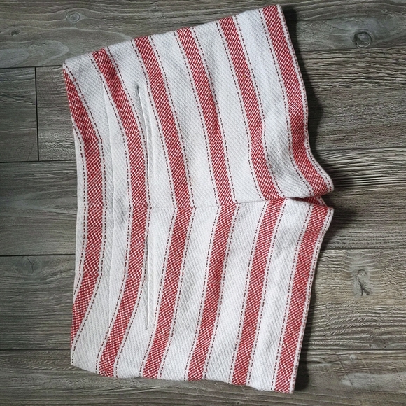 LOFT Anne Taylor Red Stripe Riviera Shorts Size 2 - Picture 6 of 7